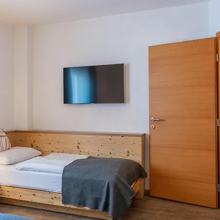 Prapoz Aparthotel 4*